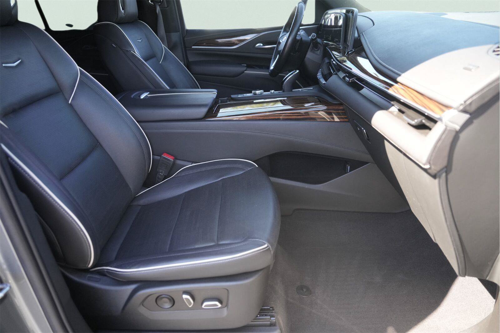 Used 2022 Cadillac Escalade Premium Luxury w/ Performance Package RWD image 21