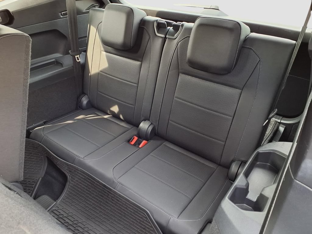 Used 2020 Volkswagen Tiguan SE R-Line FWD image 28
