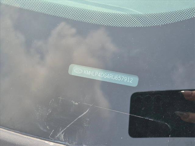 Used 2024 Hyundai Elantra Limited FWD image 17