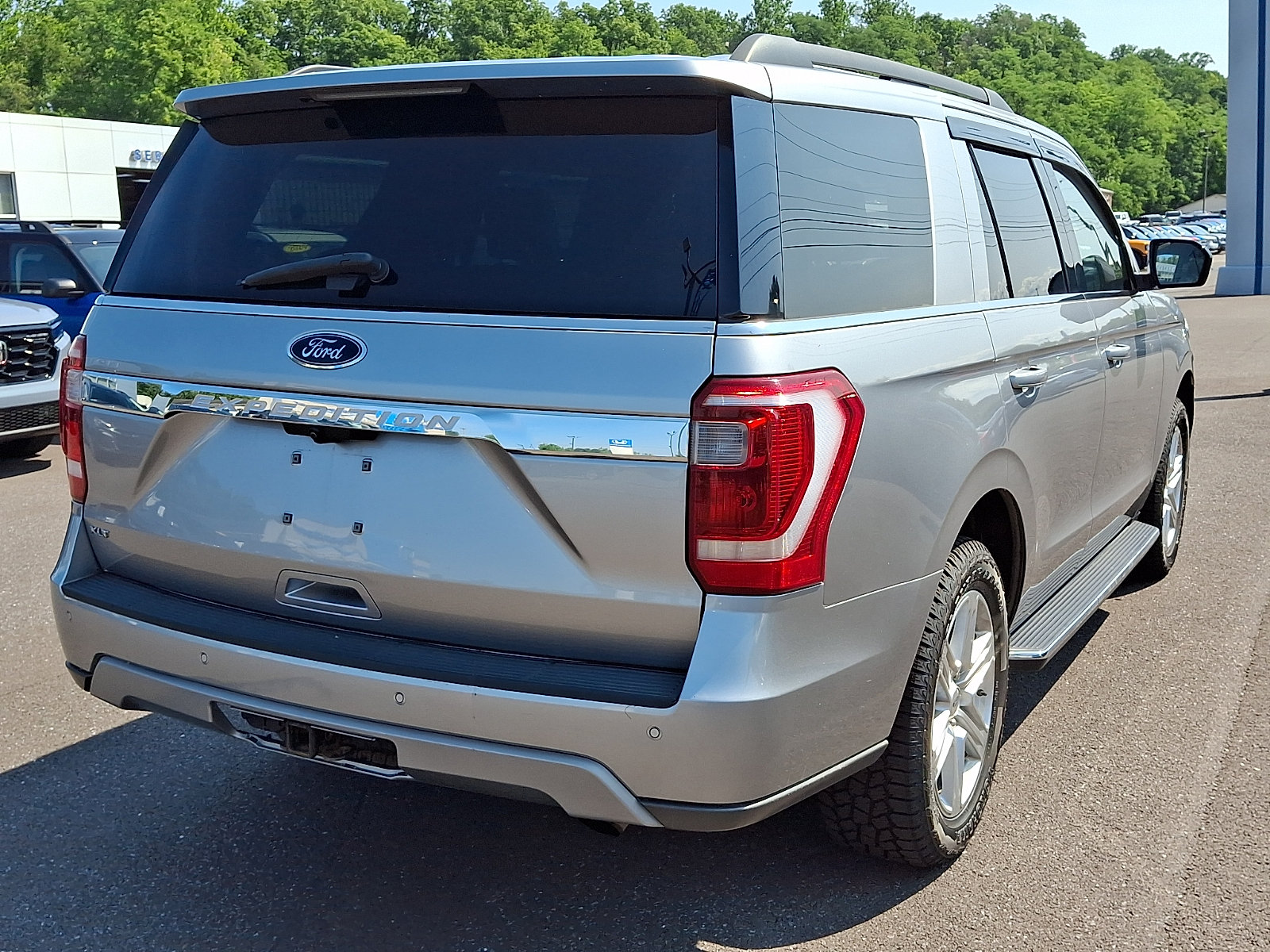 Certified 2020 Ford Expedition XLT w/ Equipment Group 202A AWD/4WD image 10