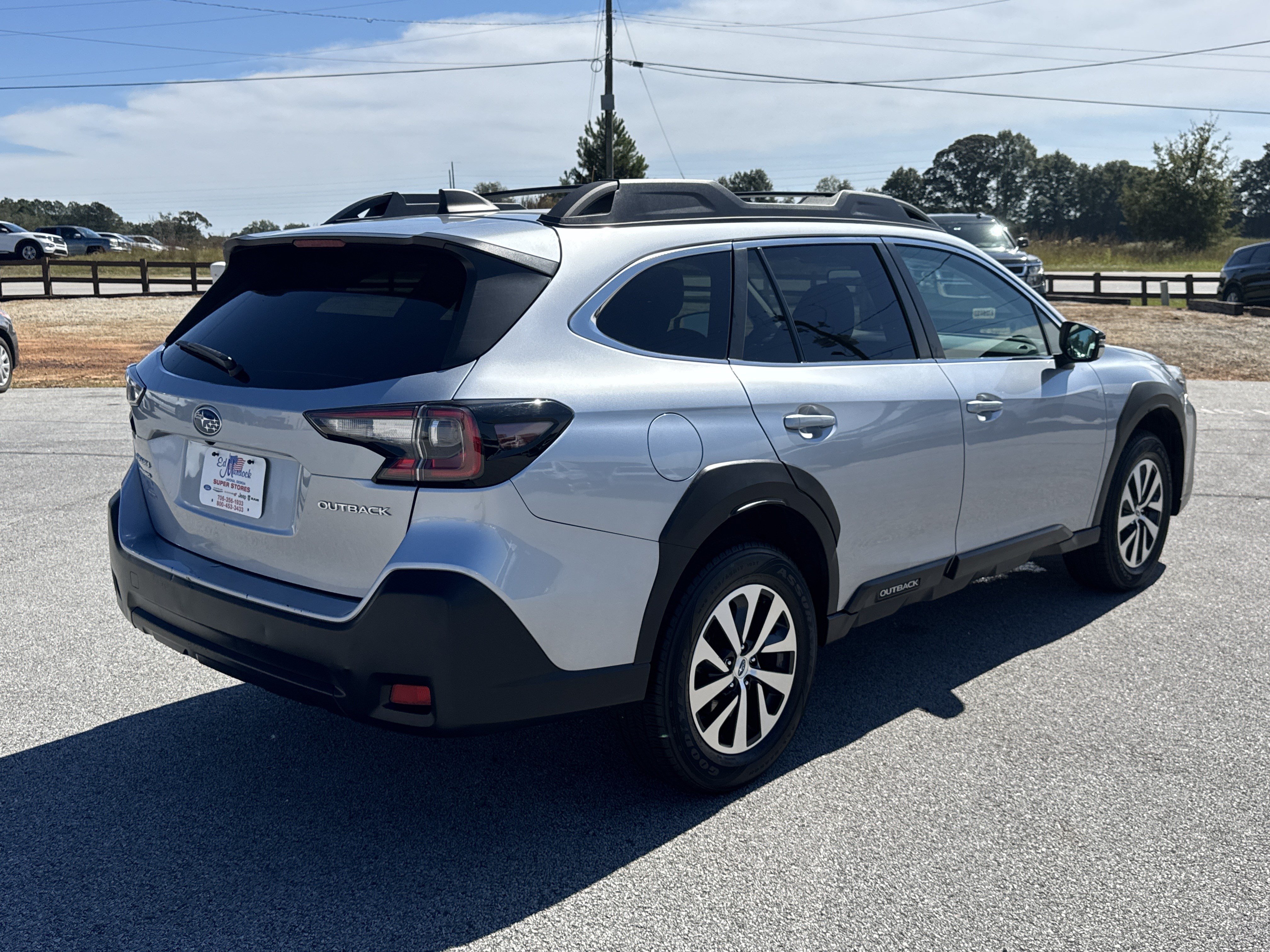 Used 2023 Subaru Outback Premium AWD/4WD image 5