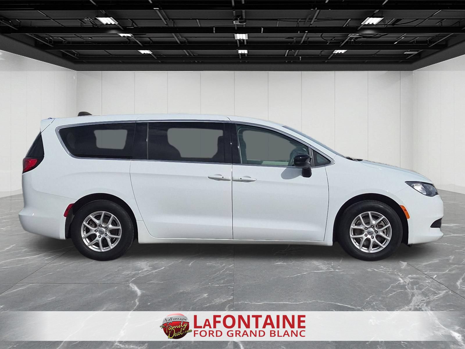 Used 2024 Chrysler Voyager LX FWD image 6
