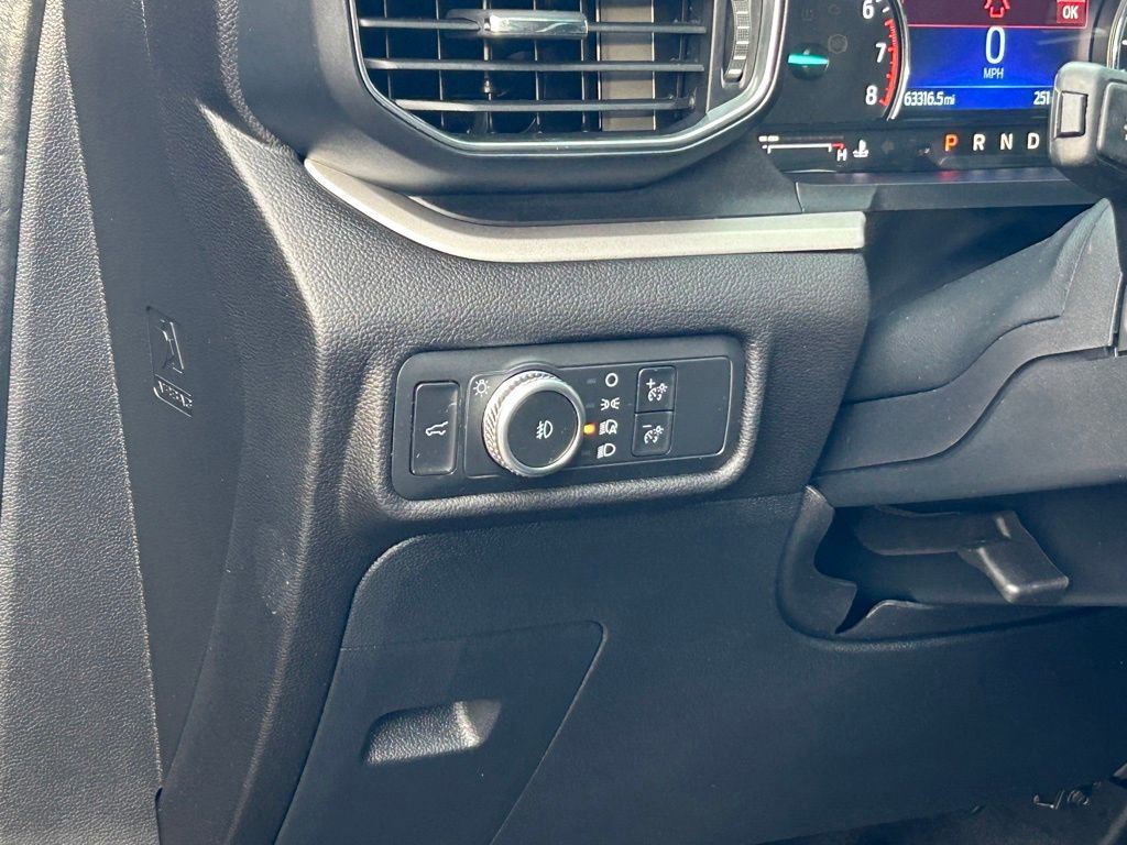 Certified 2022 Ford Explorer XLT w/ Equipment Group 202A RWD image 34