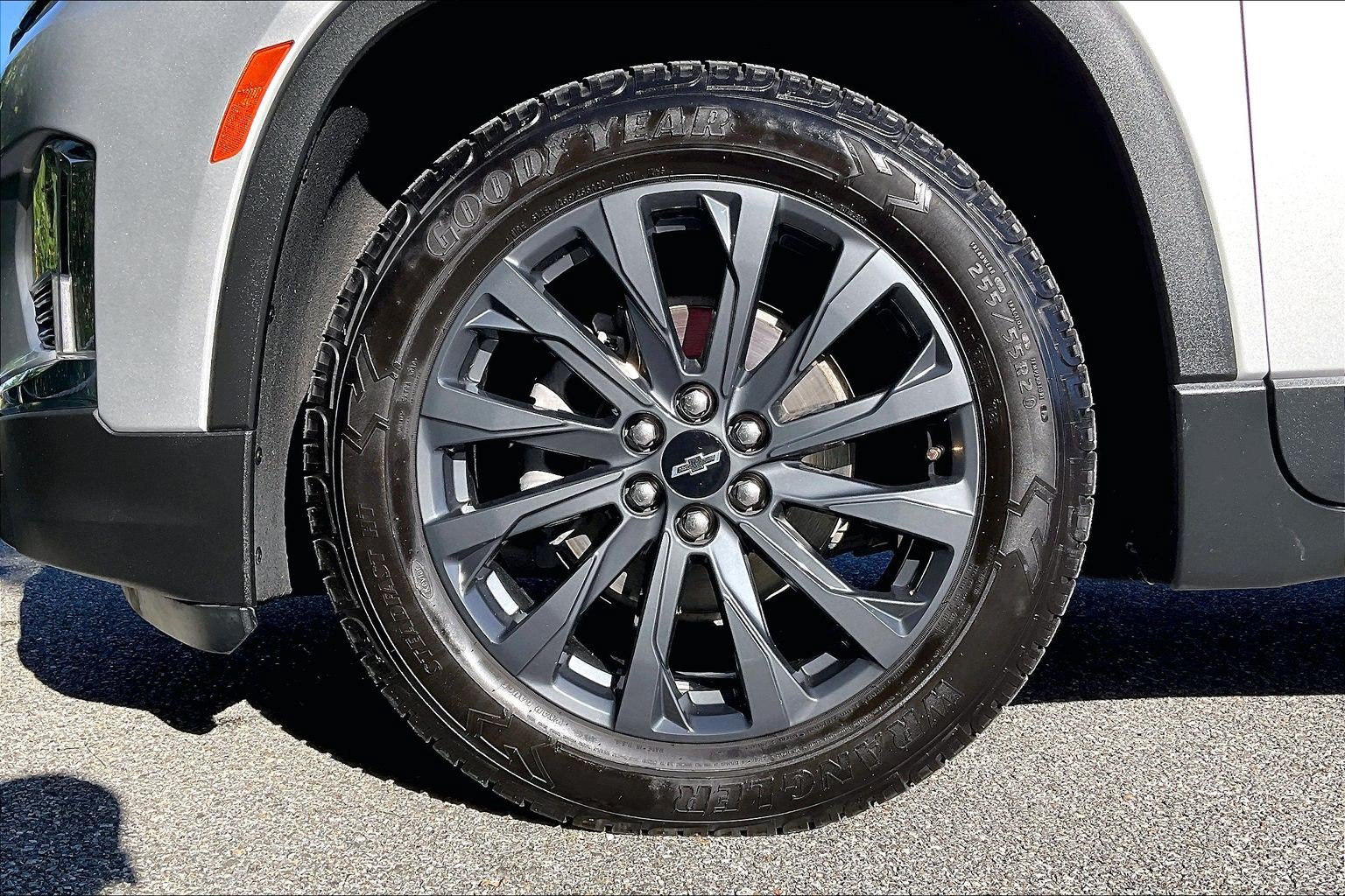 Used 2022 Chevrolet Traverse RS w/ LPO, Floor Liner Package AWD/4WD image 9