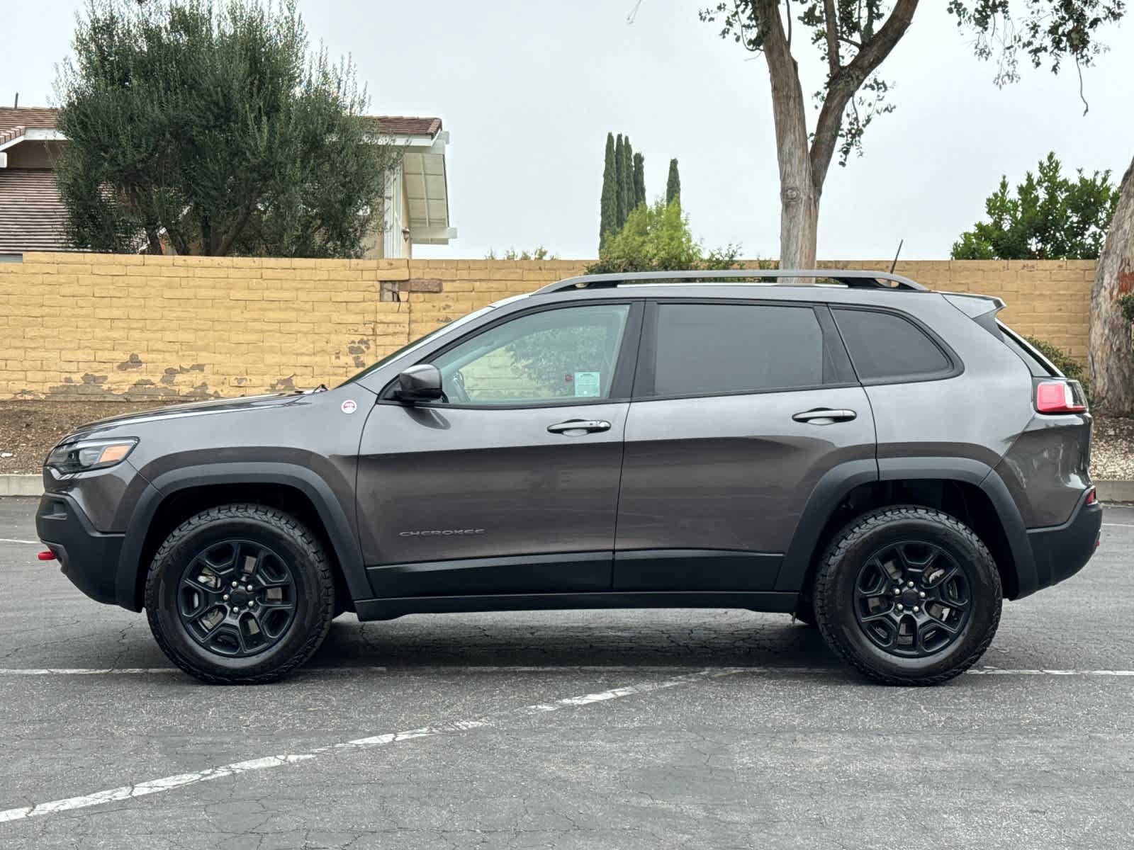 Used 2020 Jeep Cherokee Trailhawk w/ Comfort/Convenience Group AWD/4WD image 5