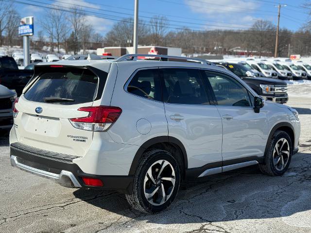 Used 2022 Subaru Forester Touring AWD/4WD image 2