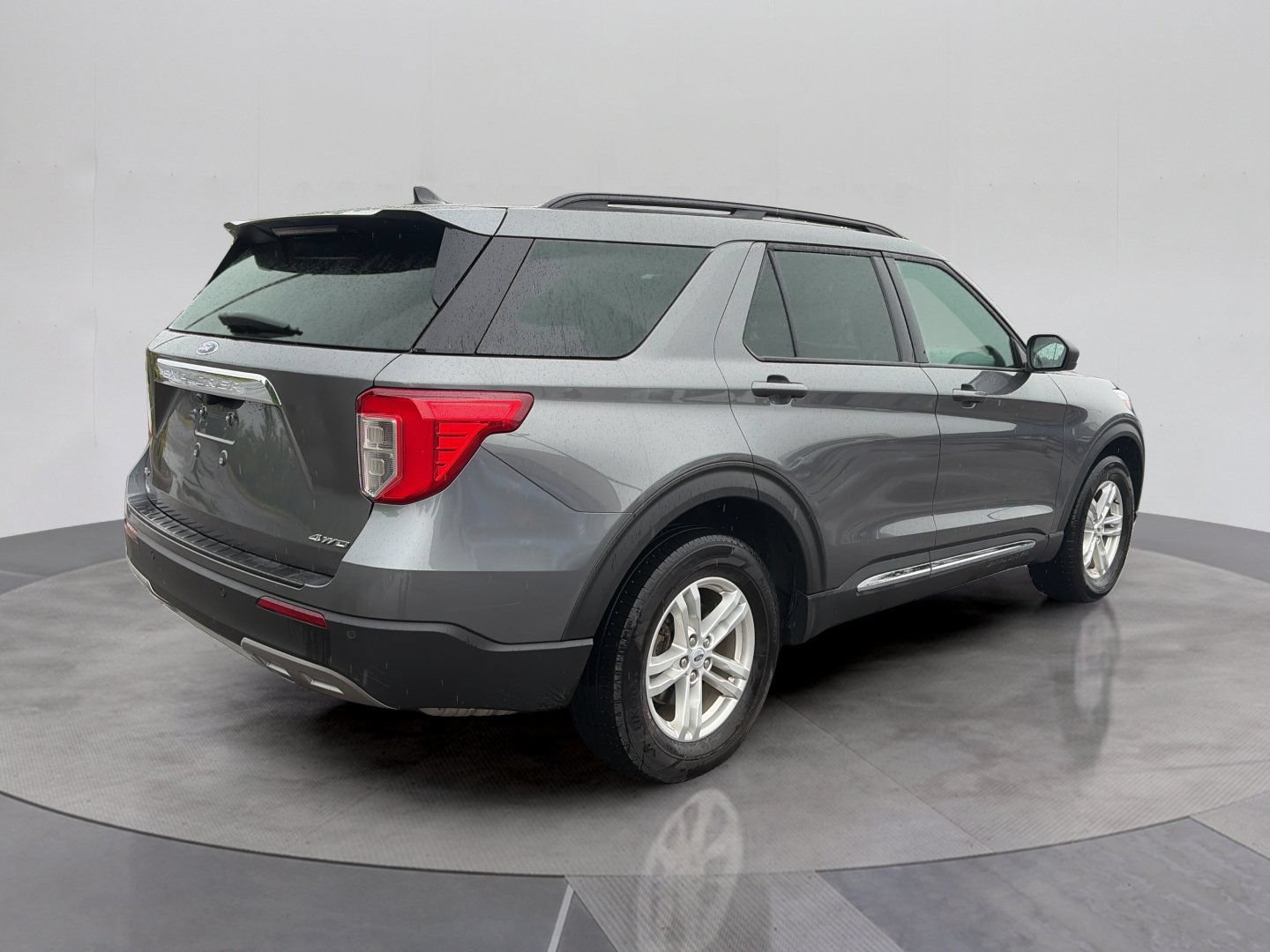 Certified 2023 Ford Explorer XLT w/ Equipment Group 202A AWD/4WD image 6