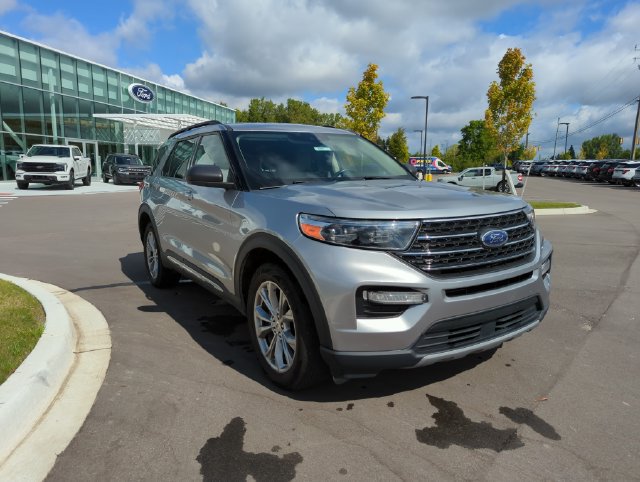 Certified 2023 Ford Explorer XLT w/ Equipment Group 202A AWD/4WD image 7