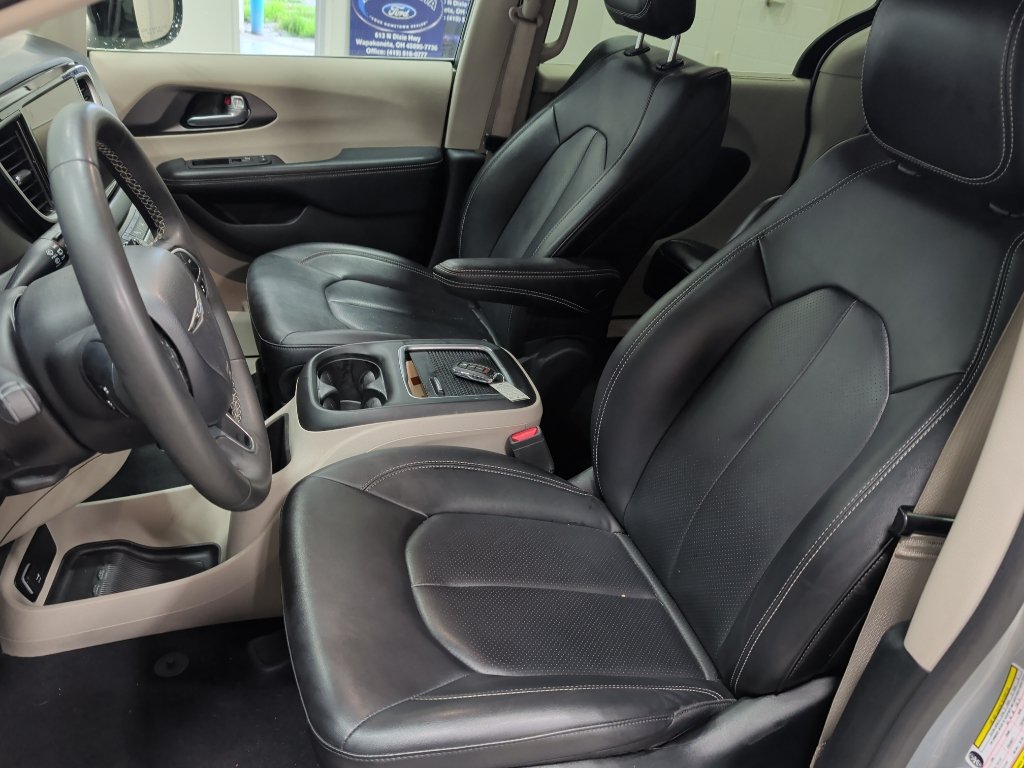 Used 2024 Chrysler Pacifica Touring-L FWD image 13