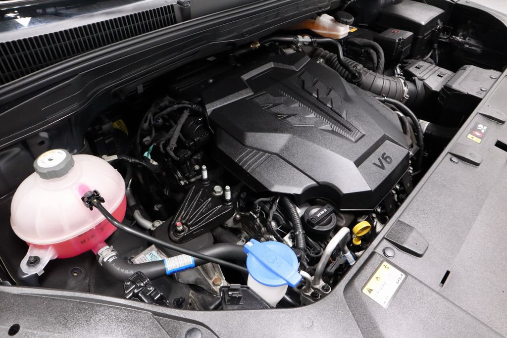 Used 2024 Kia Carnival LX FWD image 18