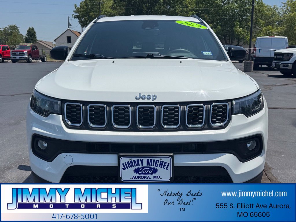Used 2024 Jeep Compass Latitude AWD/4WD image 32