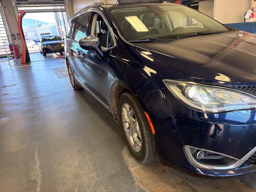 Used 2019 Chrysler Pacifica Limited FWD image 1