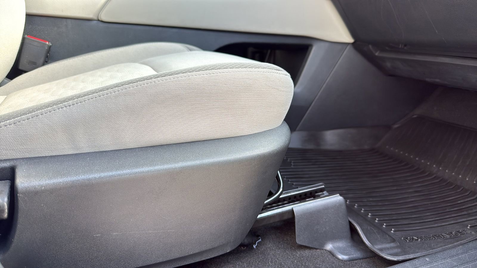 Used 2024 Nissan Pathfinder SV FWD image 25