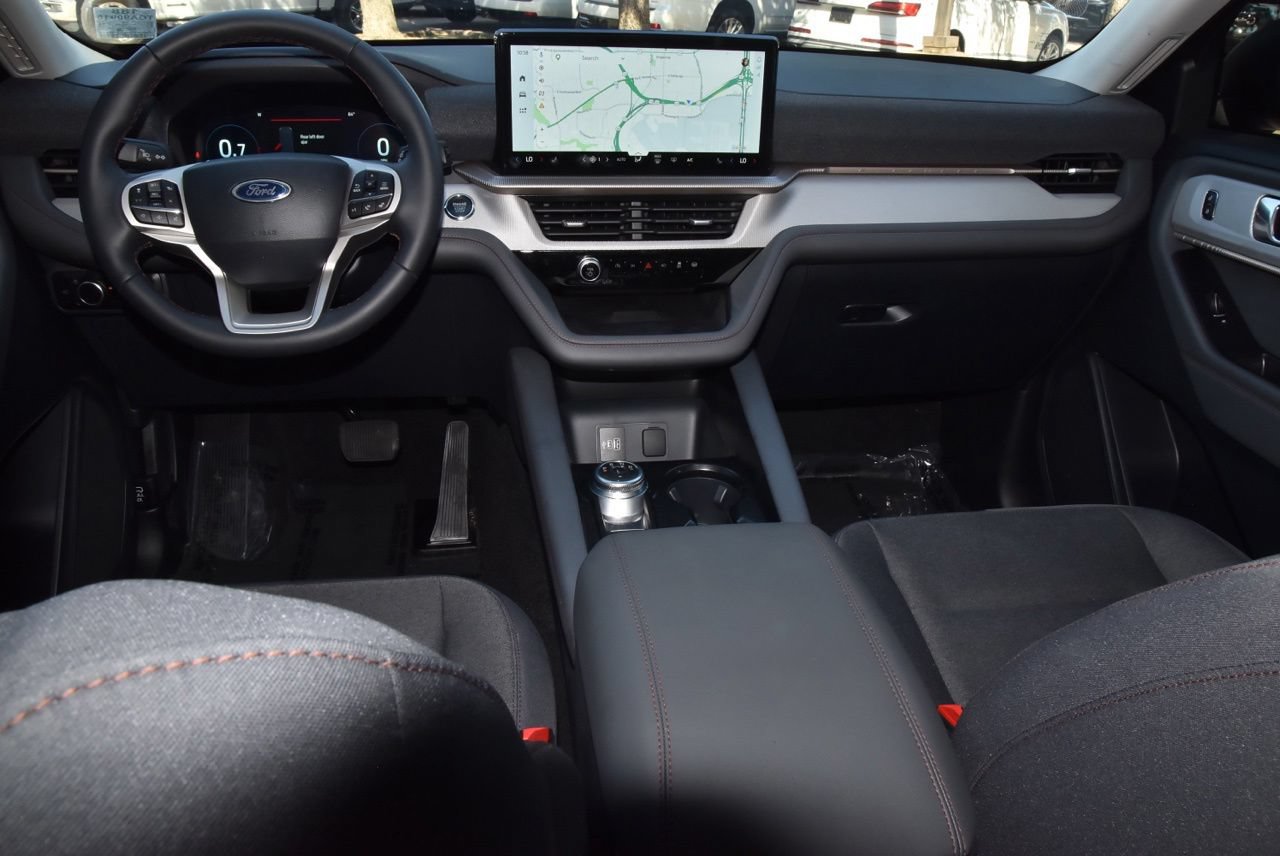 Certified 2026 Ford Explorer Active RWD image 17