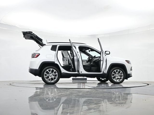 Used 2023 Jeep Compass Latitude AWD/4WD image 47