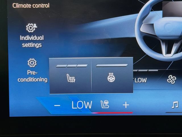 Used 2024 BMW X7 xDrive40i w/ Premium Package AWD/4WD image 23