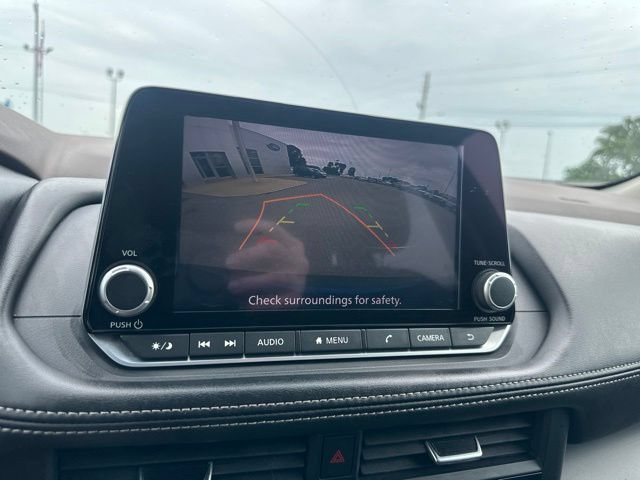 Used 2023 Nissan Rogue S FWD image 39