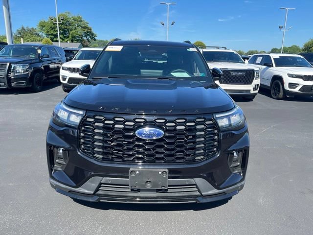 Certified 2025 Ford Explorer ST-Line w/ Premium Package AWD/4WD image 3