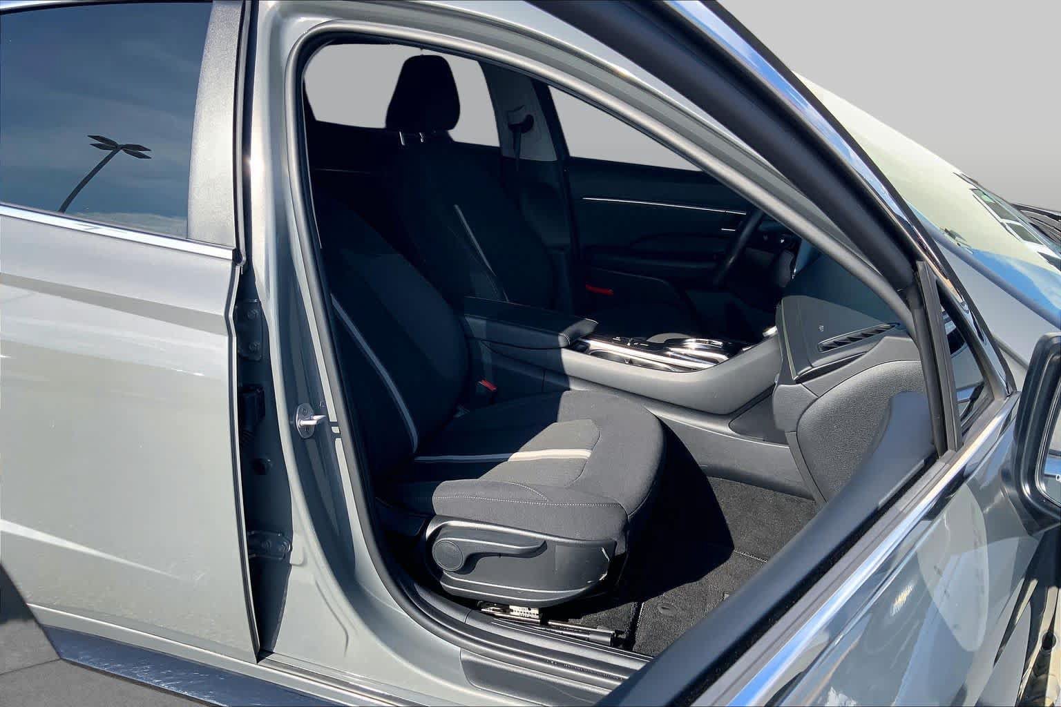 Used 2023 Hyundai Sonata SEL w/ Convenience Package FWD image 9