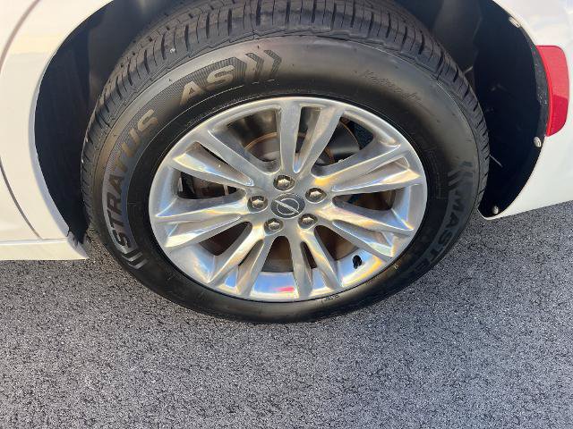 Used 2020 Chrysler 300 Touring RWD image 9
