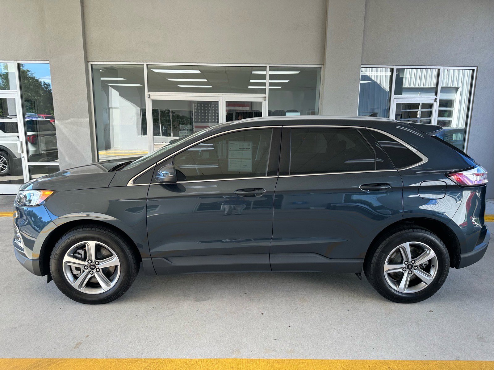 Certified 2024 Ford Edge SEL w/ Convenience Package AWD/4WD image 4