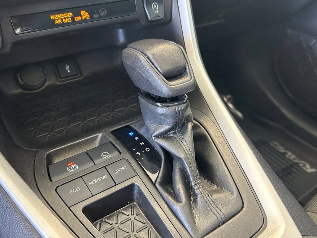 Used 2022 Toyota RAV4 XLE FWD image 16