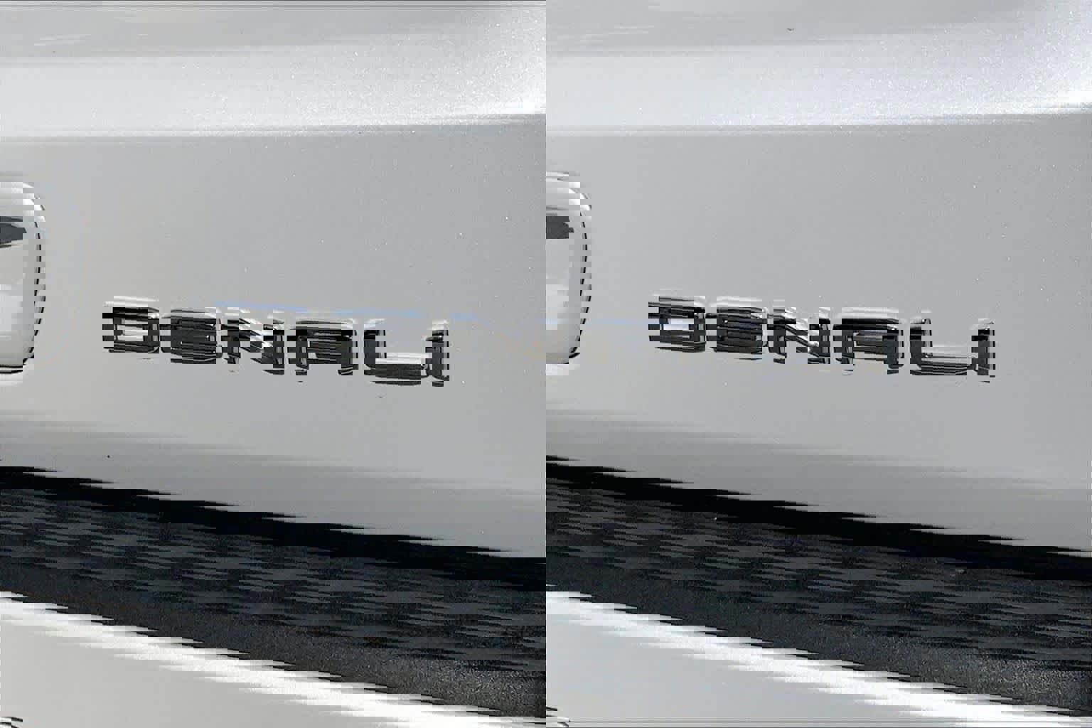 Used 2023 GMC Yukon Denali image 11