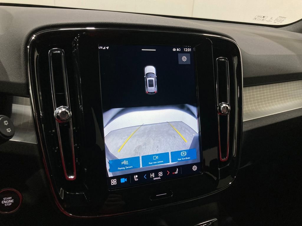 Used 2025 Volvo XC40 B5 Core image 26