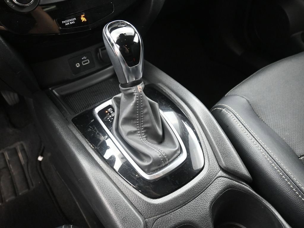 Used 2019 Nissan Rogue S w/ Special Edition Package FWD image 28