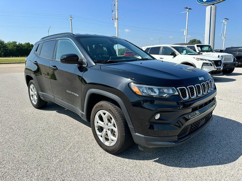 Used 2024 Jeep Compass Latitude AWD/4WD image 8