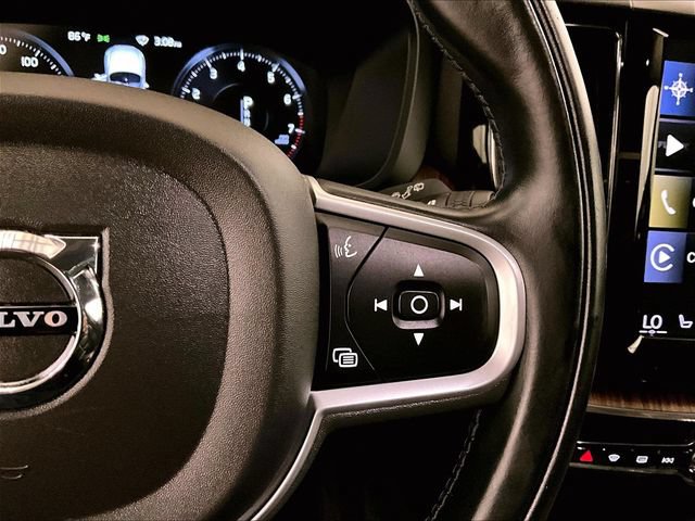 Used 2021 Volvo XC60 T5 Momentum w/ Premium Package AWD/4WD image 18