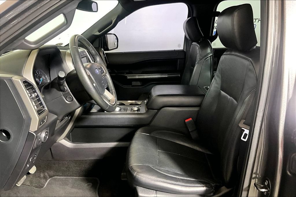 Certified 2018 Ford Expedition XLT w/ Equipment Group 202A AWD/4WD image 20