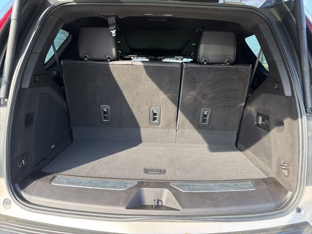 Used 2023 Cadillac Escalade Premium Luxury RWD image 8