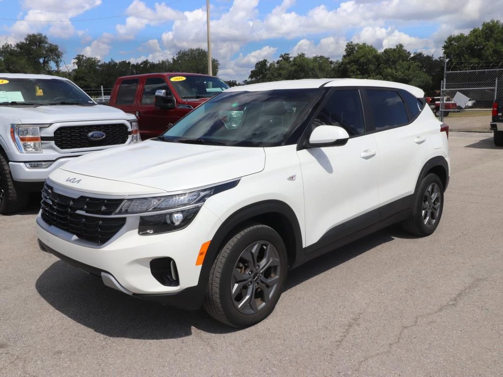 Used 2024 Kia Seltos LX AWD/4WD image 3