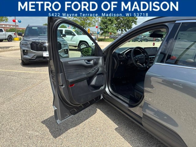 Certified 2023 Ford Escape Platinum AWD/4WD image 9