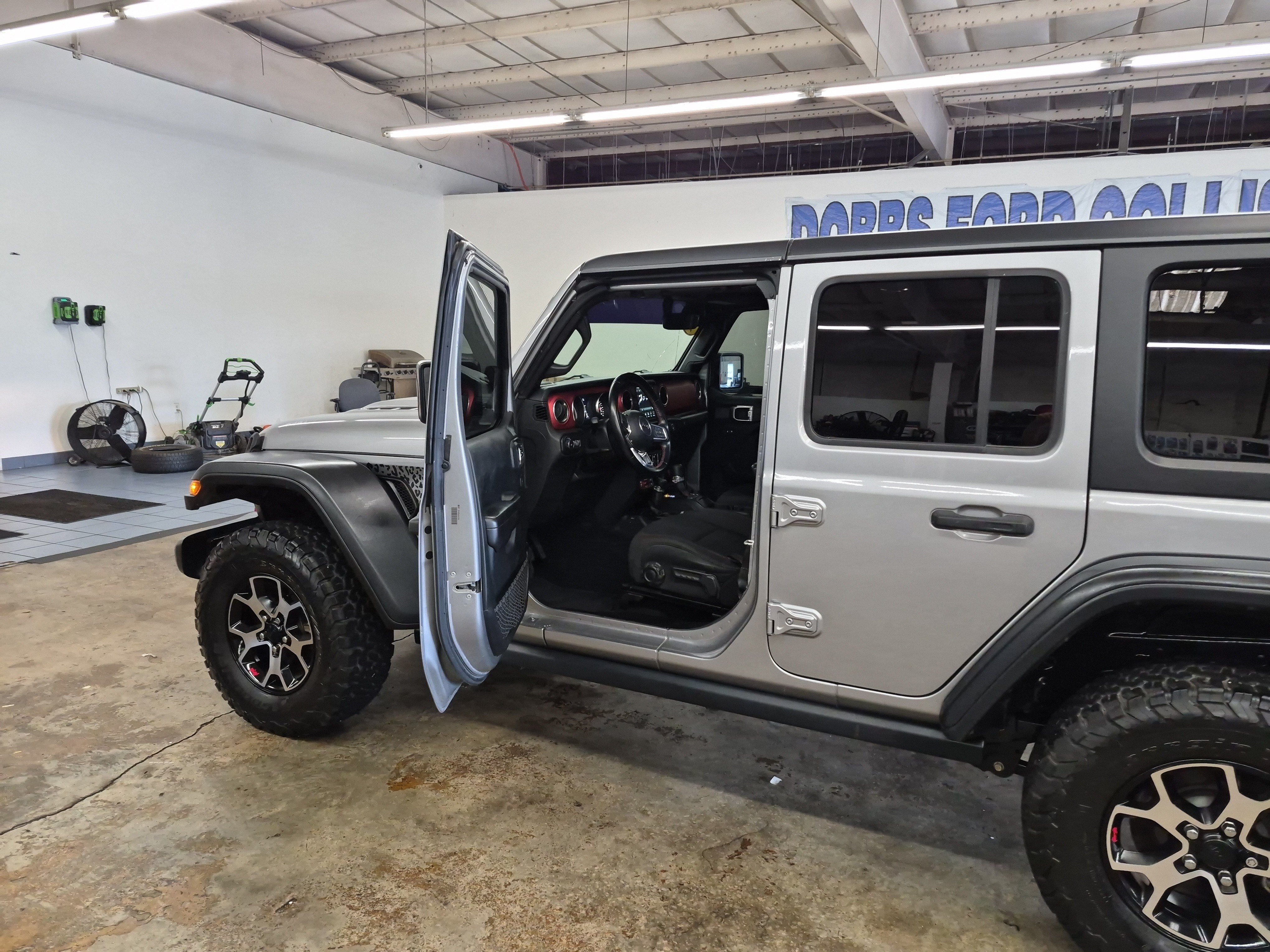 Used 2021 Jeep Wrangler Unlimited Rubicon AWD/4WD image 8
