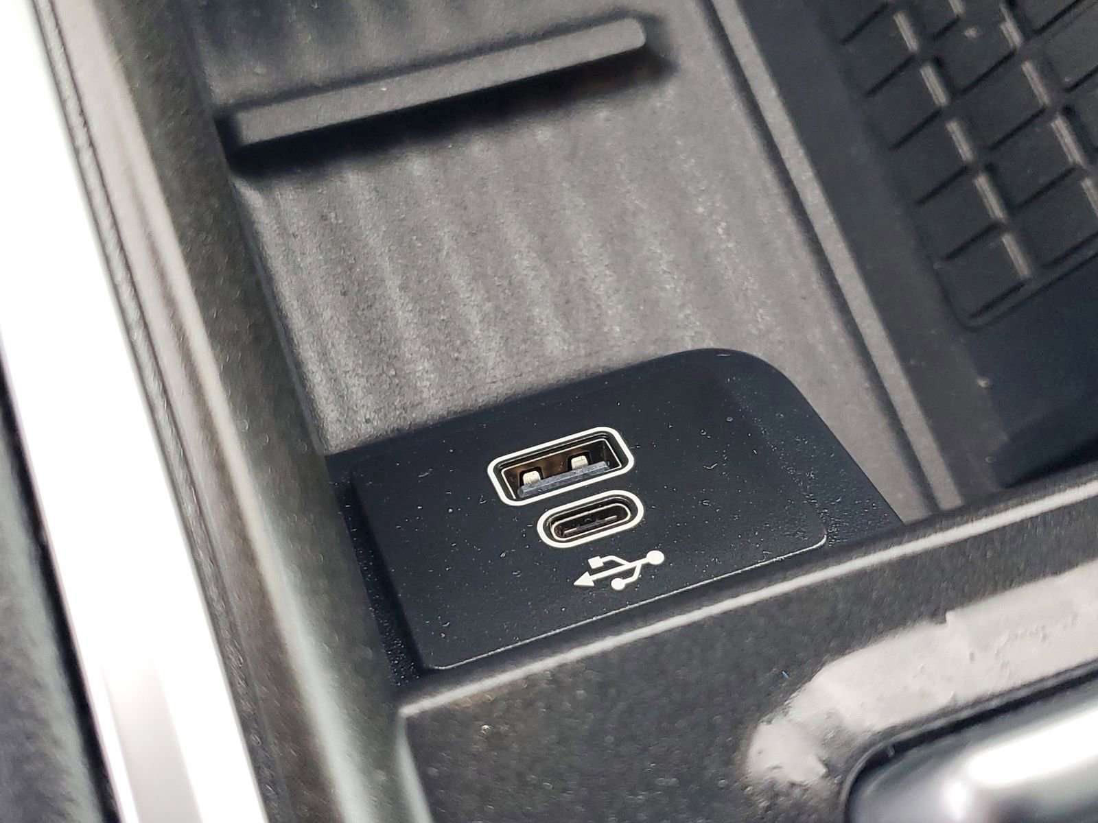 Certified 2025 Ford Expedition Max Platinum image 32