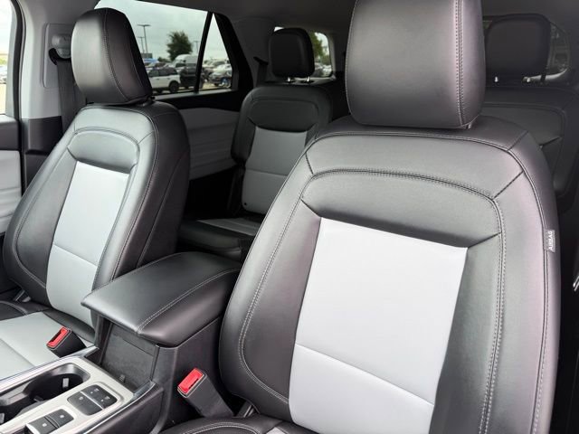 Certified 2023 Ford Explorer XLT w/ Equipment Group 202A image 11