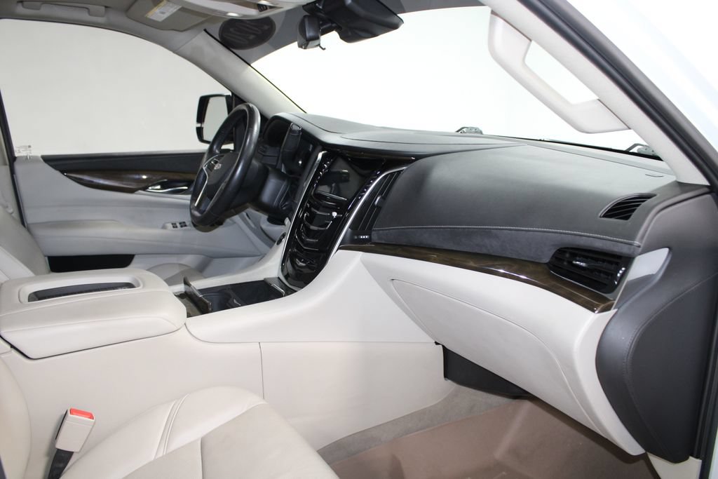 Used 2020 Cadillac Escalade Premium Luxury AWD/4WD image 32