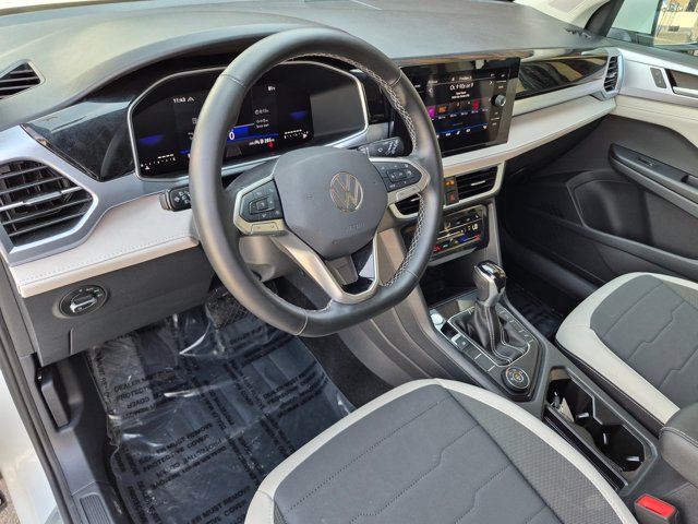 Used 2025 Volkswagen Taos SE AWD/4WD image 11