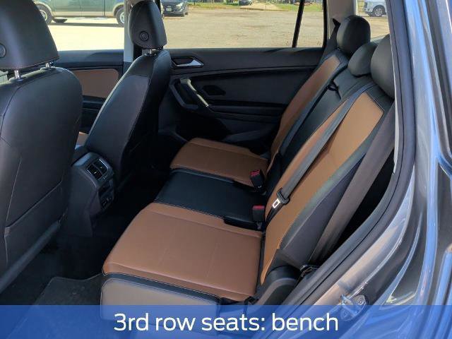 Used 2018 Volkswagen Tiguan SE w/ Panoramic Sunroof Package image 12