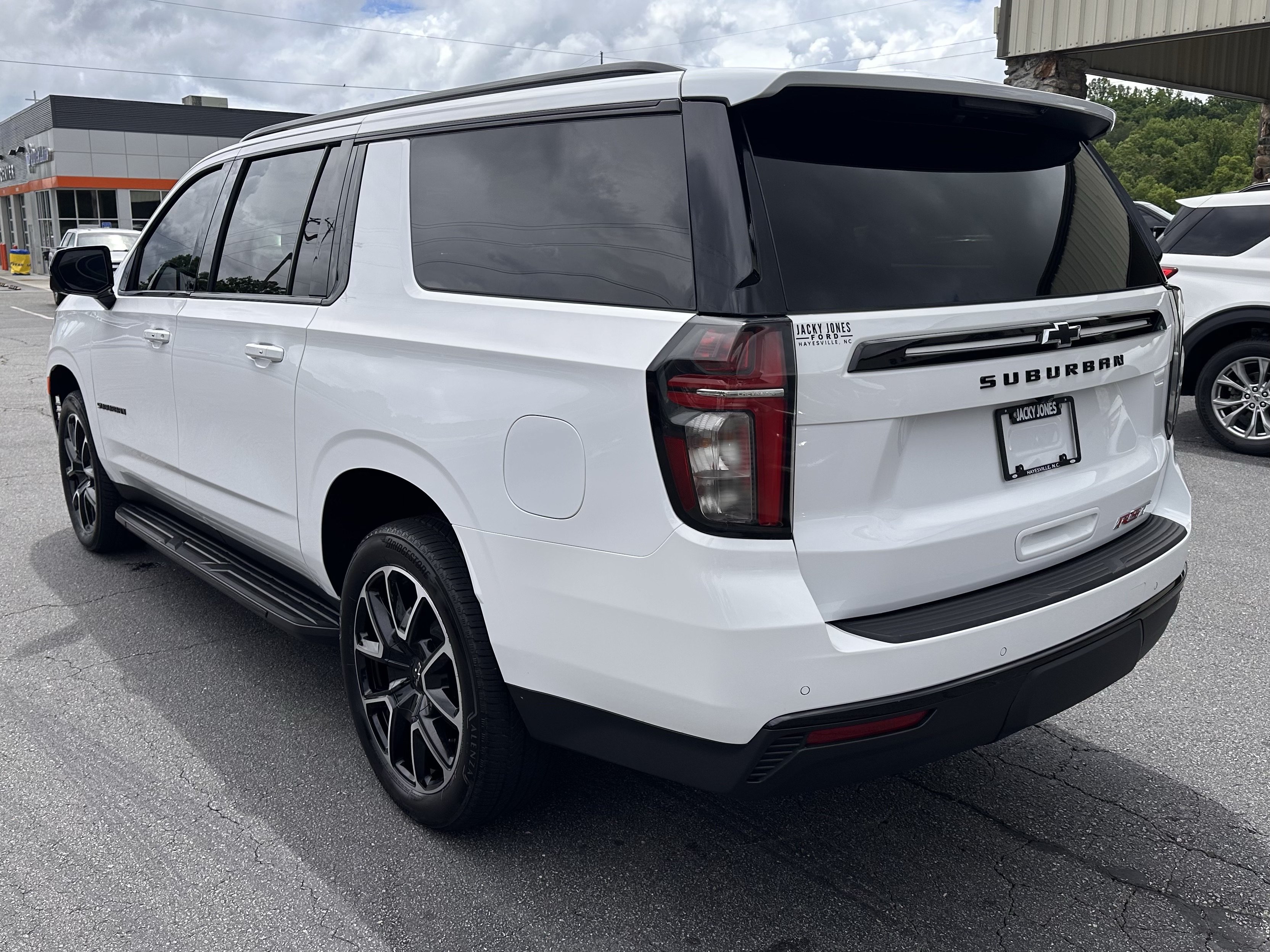 Used 2024 Chevrolet Suburban RST w/ Luxury Package AWD/4WD image 8