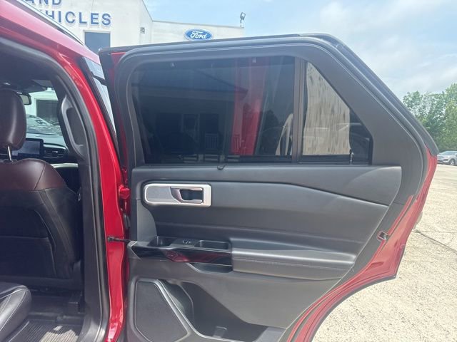 Certified 2021 Ford Explorer Platinum w/ Equipment Group 601A AWD/4WD image 39
