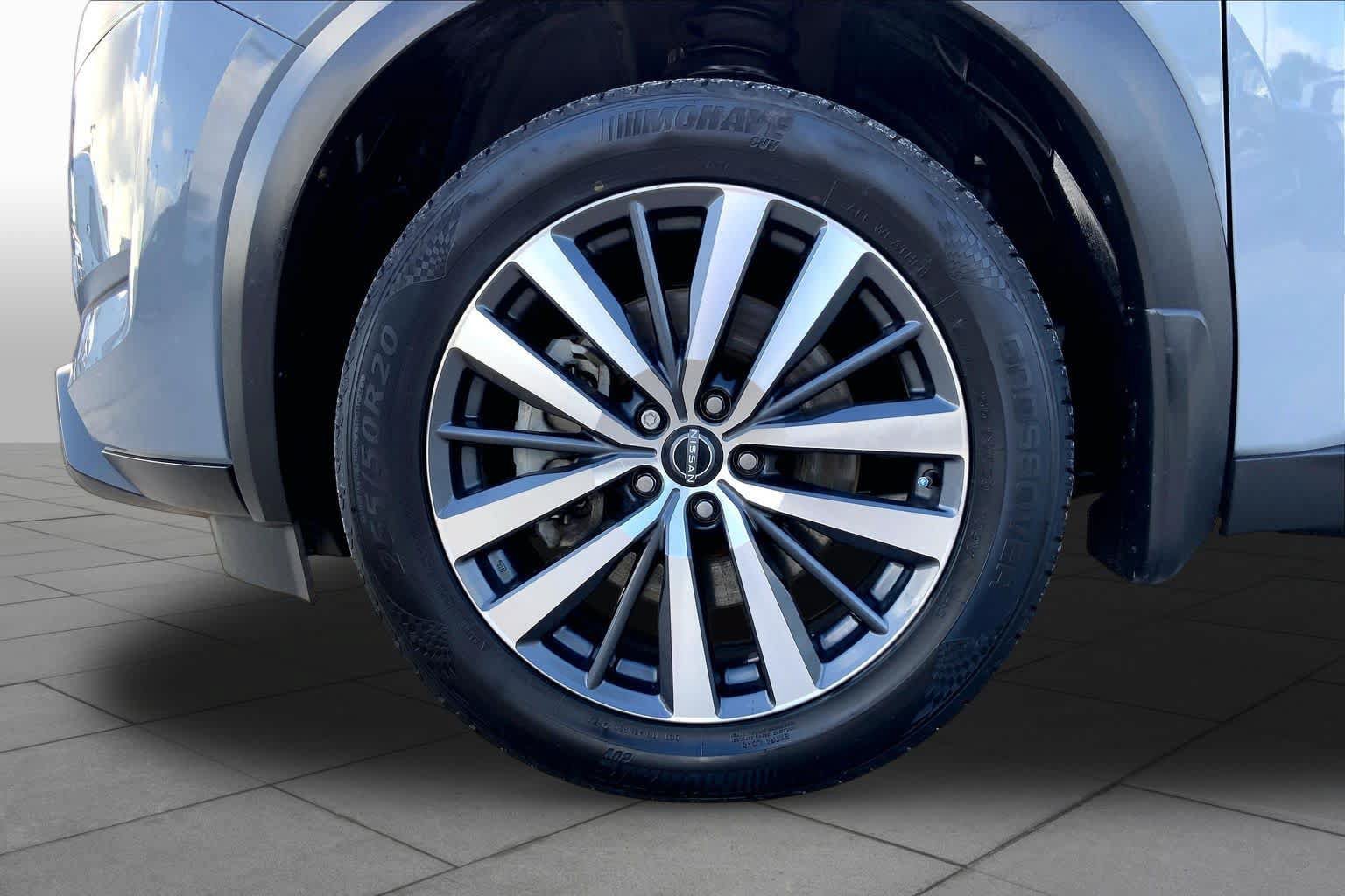 Used 2022 Nissan Pathfinder Platinum AWD/4WD image 11