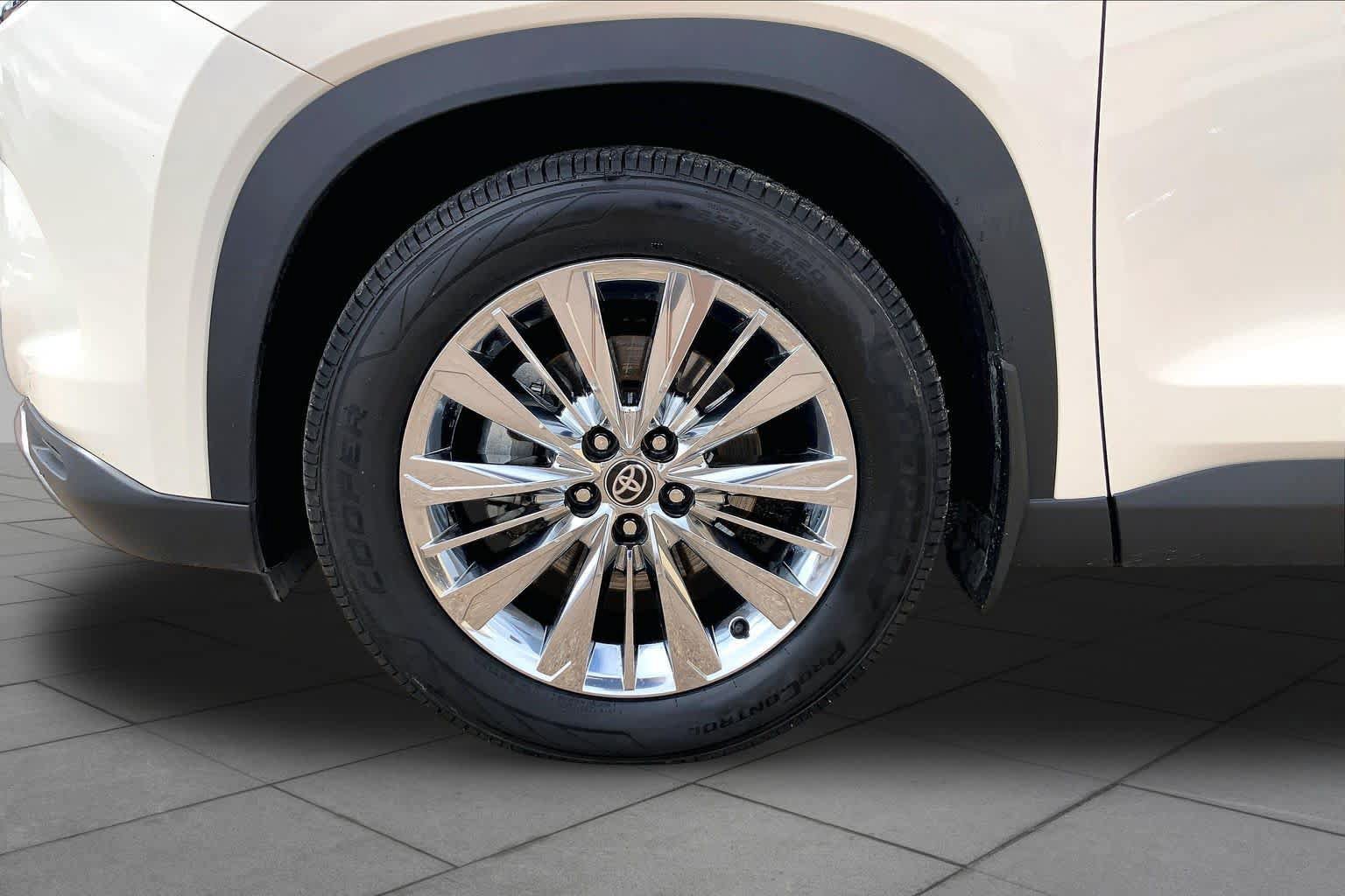 Used 2024 Toyota Grand Highlander AWD image 11