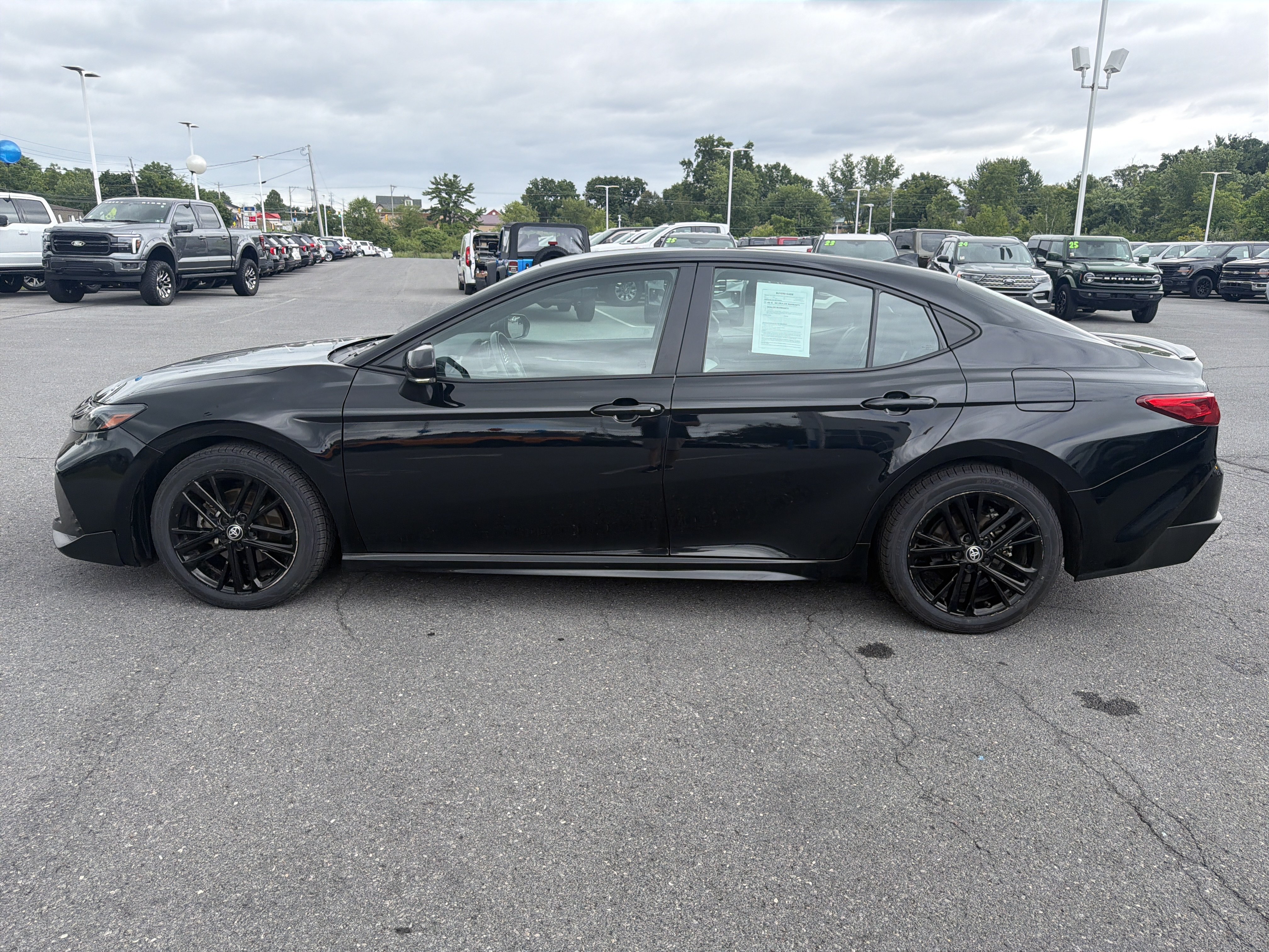 Used 2025 Toyota Camry SE FWD image 7