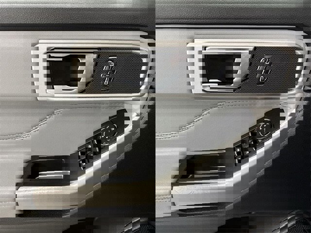 Certified 2022 Ford Explorer XLT w/ Equipment Group 202A image 5