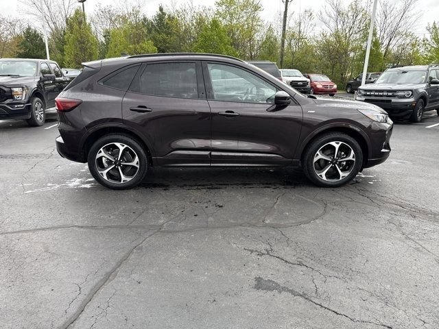 Certified 2023 Ford Escape ST-Line Elite AWD/4WD image 10