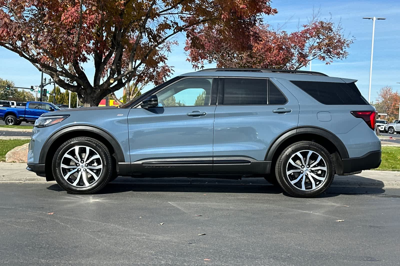 Certified 2025 Ford Explorer ST-Line AWD/4WD image 5