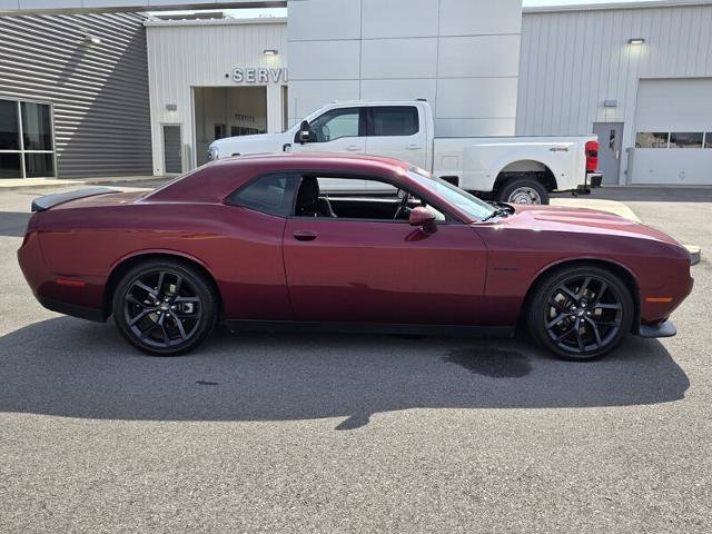 Used 2022 Dodge Challenger R/T w/ Blacktop Package RWD image 4